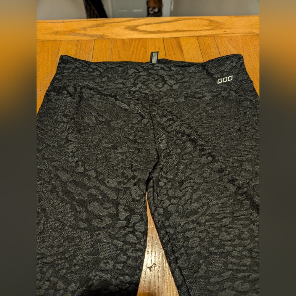 Lorna Jane LJ Black Premium Excel High-Rise Leggings - Animal Print - M
